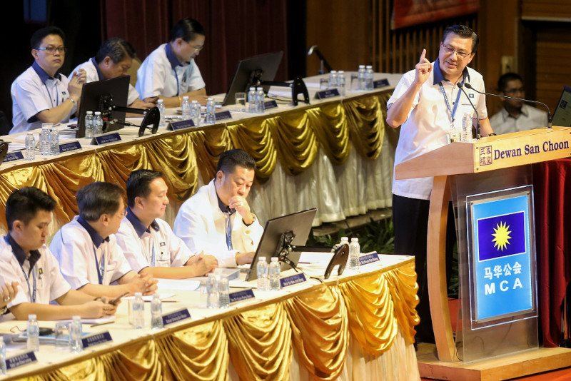 MCA president Datuk Seri Liow Tiong Lai speaking at the MCA 63rd AGM in San Choon Hall, Wisma MCA, Kuala Lumpur, November 13, 2016. u00e2u20acu201d Picture by Saw Siow Feng