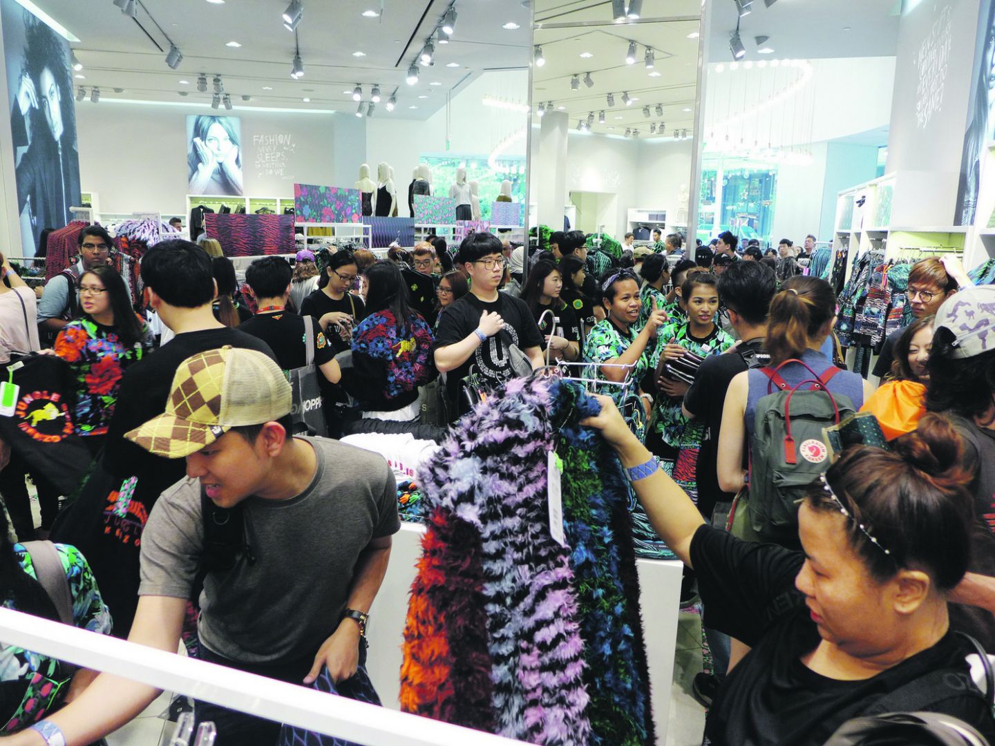 Unleashing the shopping frenzy this morning at H&M Orchard Building. u00e2u20acu201d Picture courtesy of H&M