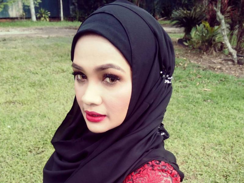 Pelakon Zarina Zainuddin pada Oktober lalu berkata ingin kekal bertudung selepas mendapat 'isyarat' mimpi dan juga sokongan anak. u00e2u20acu2022 Foto ihsan Instagram/Zarina Zainuddin