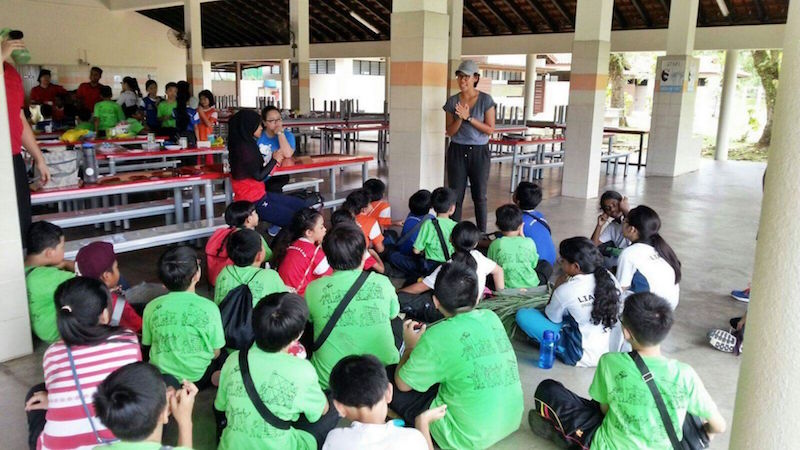 Part of Amanda's job as a farmer is educating the younger generation about growing their own plants. u00e2u20acu201d Picture courtesy of Edible Garden City n