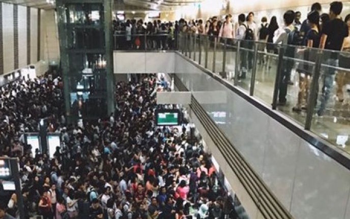 The crowd at Bishan MRT station this morning. u00e2u20acu201d Picture courtesy of n1veda/Tiwtter