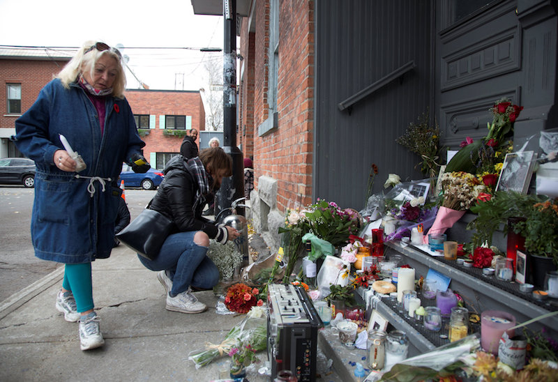 Mourners leave tributes on the steps of the home owned by Canadian singer-songwriter Leonard Cohen in Montreal, November 11, 2016. u00e2u20acu201d Reuters pic