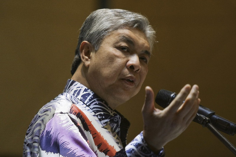 Deputy Prime Minister Datuk Seri Dr Ahmad Zahid Hamidi speaking during the presentation of the Utusan Group Literature Prize 2015, November 25, 2016, in Kuala Lumpur. u00e2u20acu201d Bernama pic