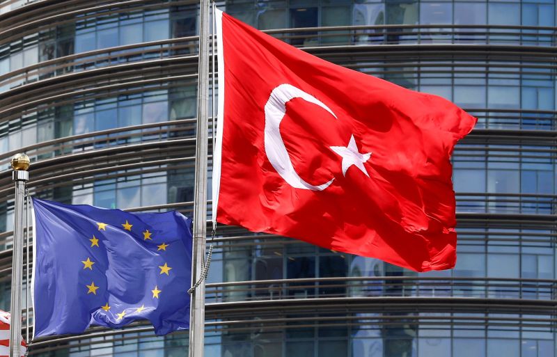 A European Union (L) and Turkish flag fly outside a hotel in Istanbul May 4, 2016. REUTERS/Murad Sezer/File Photo