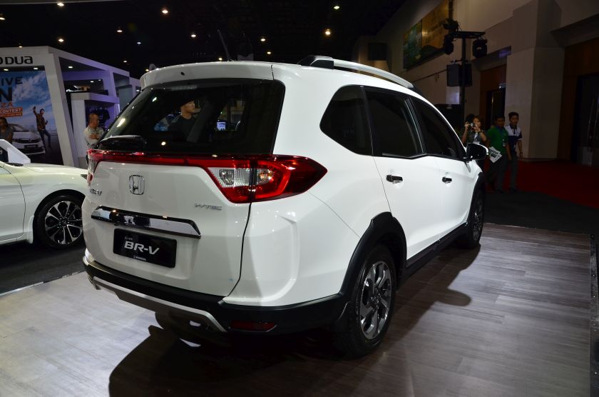 In terms of size, the BR-V is smaller than the HR-V, which in turn is smaller than the CR-V. — Picture by YS Khong