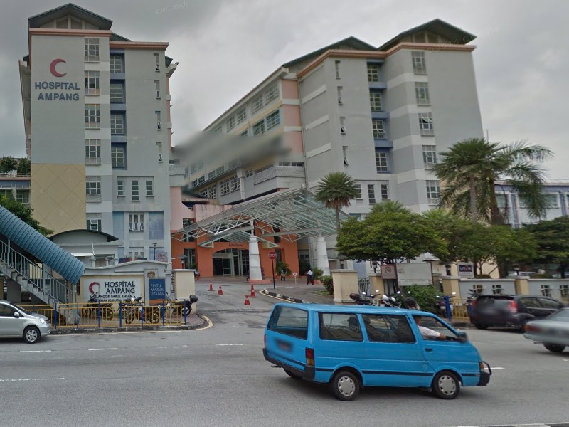 Seorang wanita dituduh mencuri dompet seorang doktor ketika mendapatkan rawatan di Hospital Ampang pada 29 Ogos lalu. u00e2u20acu2022 Paparan skrin Googlen