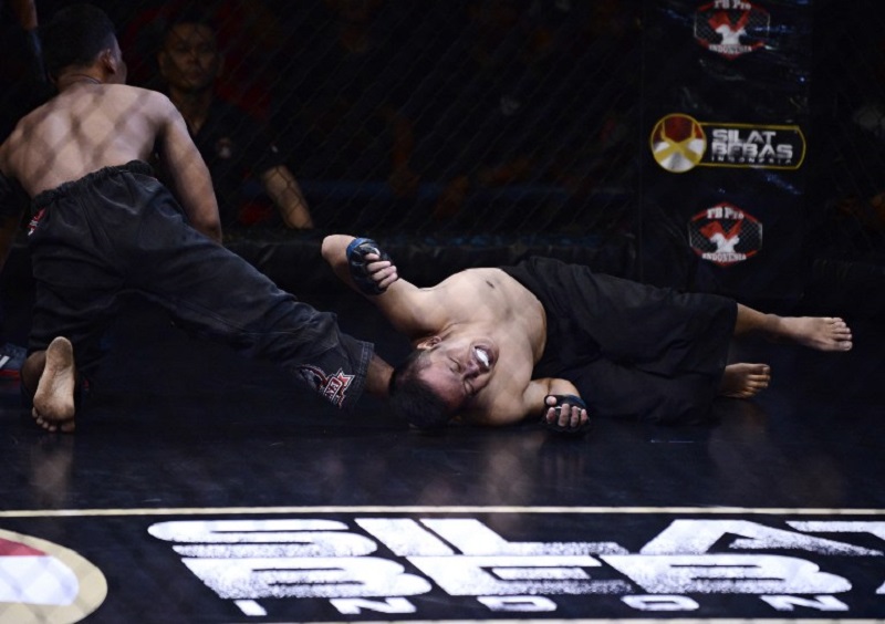 This picture taken on September 24, 2016 shows two fighters battling at the first ever pro-fight of the Indonesian martial art of u00e2u20acu02dcpencak silatu00e2u20acu2122 in Jakarta. u00e2u20acu201d AFP pic
