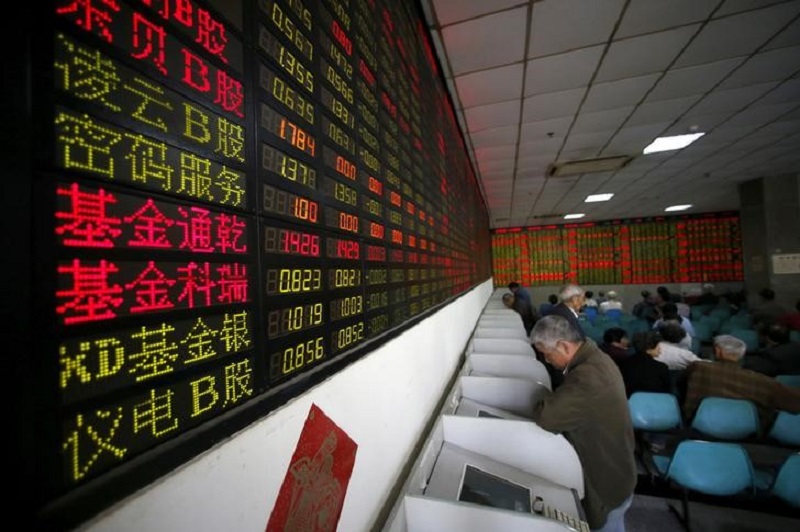 Investors look at computer screens showing stock information at a brokerage house in Shanghai, China, April 21, 2016. u00e2u20acu201d Reuters pic