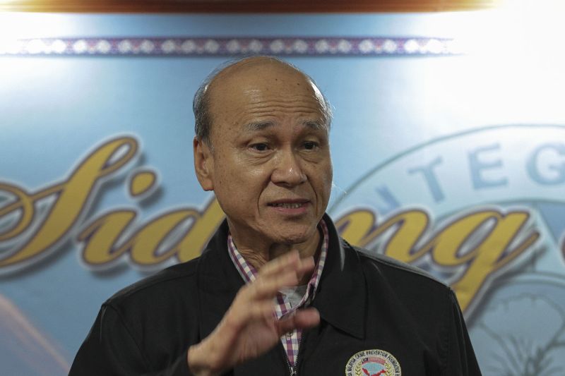 Malaysia Crime Prevention Foundation senior vice-president, Tan Sri Lee Lam Thye speaks during a press conference in Kuala Lumpur, November 23, 2016. u00e2u20acu2022 Picture by Yusof Mat Isa
