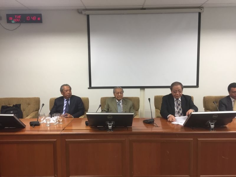 Tun Dr Mahathir Mohamad (centre) meets Pakatan Harapan lawmakers in Parliament today to discuss a u00e2u20acu02dccrisisu00e2u20acu2122 in the country's parliamentary system. u00e2u20acu2022 Picture by Kamles Kumar 