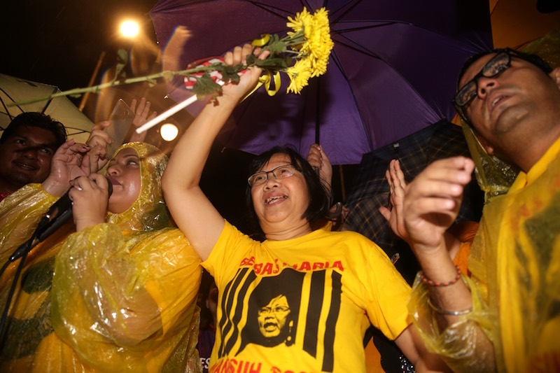 Maria Chin Abdullah attends a vigil at Dataran Merdeka in Kuala Lumpur November 28, 2016. u00e2u20acu201d Picture by Choo Choy May