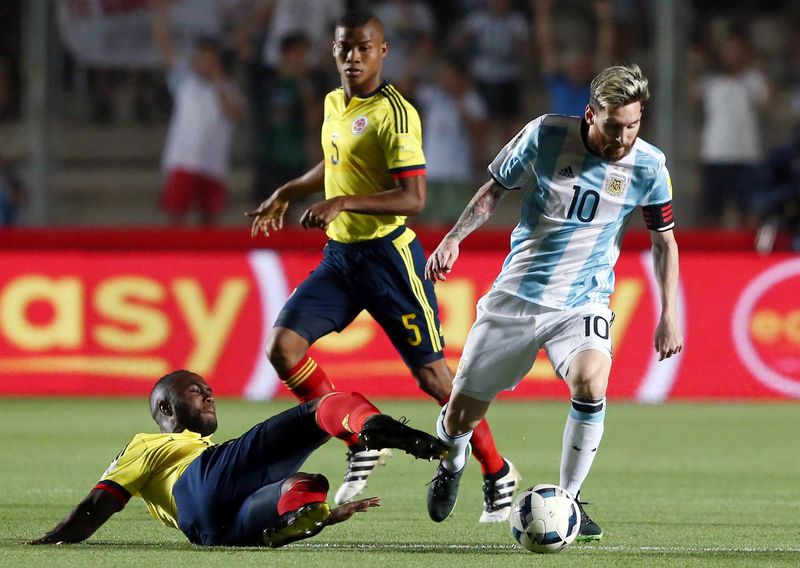 Argentina's Lionel Messi (right) shrugs off his Colombian challengers in the South American Qorld Cup qualifier in San Juan November 15, 2016. u00e2u20acu201d Reuters pic