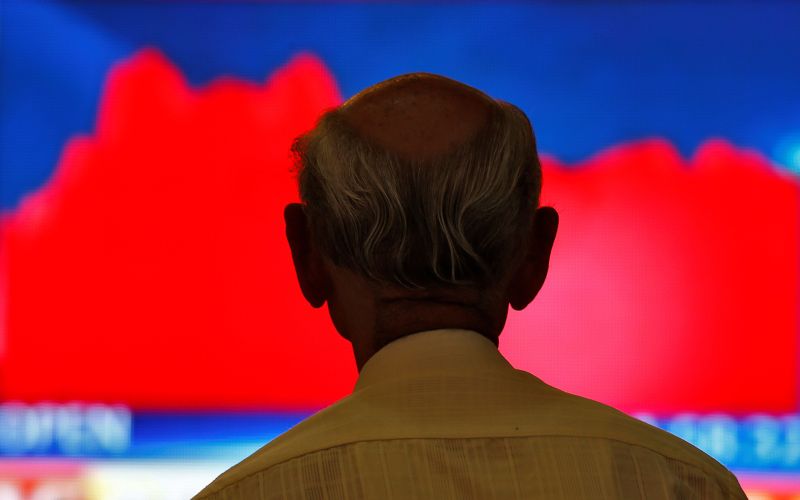 A man looks at a screen displaying news of markets update inside the Bombay Stock Exchange (BSE) building in Mumbai November 9, 2016. REUTERS/Danish Siddiqui