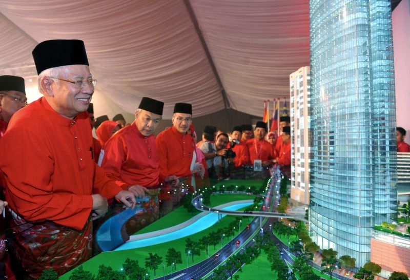 Datuk Seri Najib Razak and other Umno leaders look at the replica of the KL Putra World Trade Centre, a new icon for the city. u00e2u20acu2022 Bernama pic