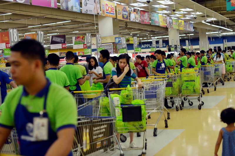 Employees load up shopping carts at a supermarket in Paranaque city, Manila October 31, 2016. u00e2u20acu201d Reuters pic