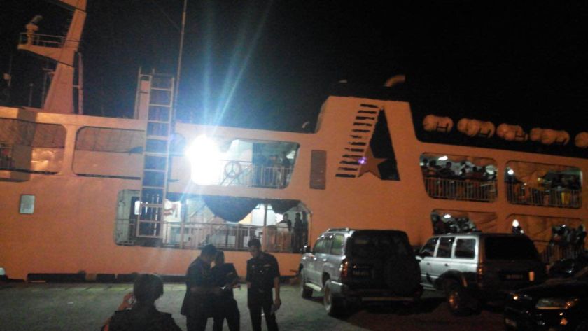 State officials processed some 400 Filipinos, who were in Sabah illegally, to be sent back to the Philippines. u00e2u20acu201d Pix courtesy of the Sabah Security Council