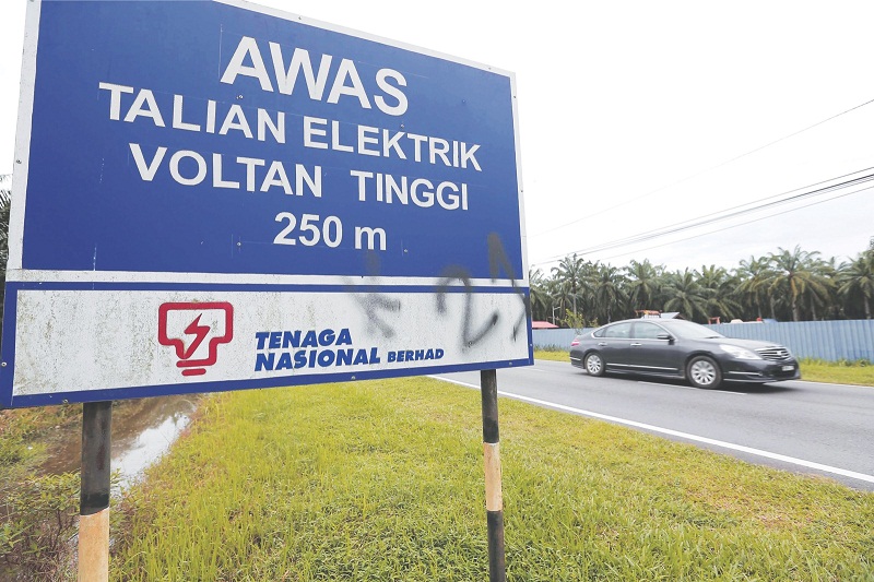 Graffiti sprayed on a signage to indicate the gang’s turf.— Picture by Azinuddin Ghazali