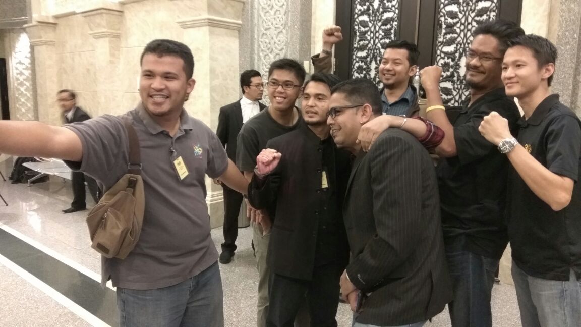 Former student activist Muhammad Safwan Anang (centre) is all smiles after the Appeals Court acquitted him of sedition, over a speech he made three years ago. u00e2u20acu201d Picture by Yiswaree Palansamy