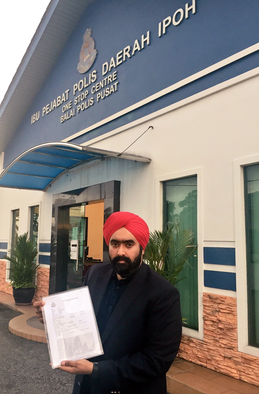 Amarjit with a copy of the report he made at the Ipoh district police headquarters on Sunday. u00e2u20acu201d Picture by Malaysia National Sikhs Movement