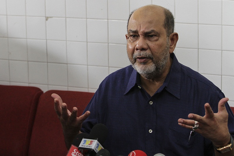 Organisation of Islamic Countries special envoy to Myanmar Tan Sri Syed Hamid Albar speaks during a press conference after distributing aid to the Rohingya community in Taman Selayang, Gombak December 26, 2016. u00e2u20acu201d Picture by Yusof Mat Isa