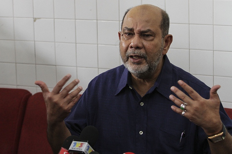 Organisation of Islamic Countries special envoy to Myanmar Tan Sri Syed Hamid Albar speaks during a press conference after distributing aid to the Rohingya community in Taman Selayang, Gombak December 26, 2016. u00e2u20acu201d Picture by Yusof Mat Isa