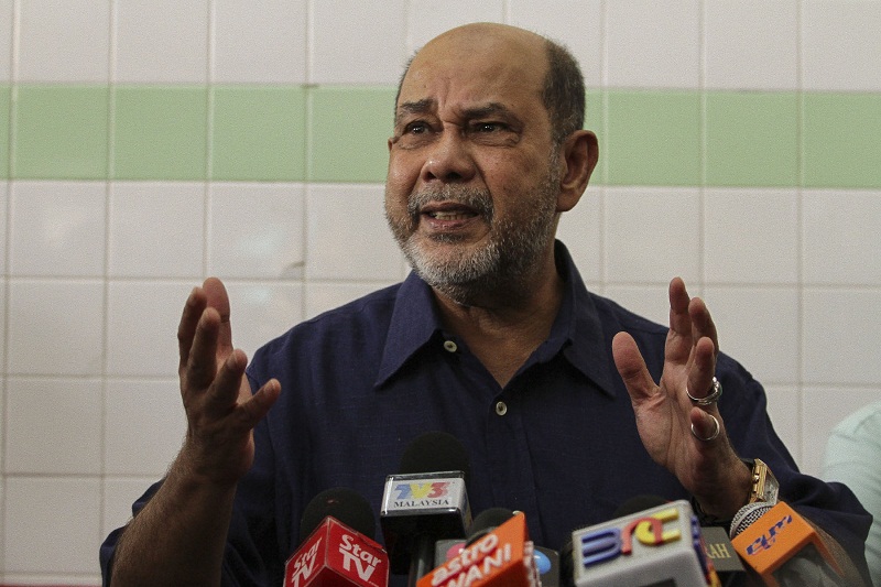 Organisation of Islamic Countries special envoy to Myanmar Tan Sri Syed Hamid Albar speaks during a press conference after distributing aid to the Rohingya community in Taman Selayang, Gombak December 26, 2016. u00e2u20acu201d Picture by Yusof Mat Isa