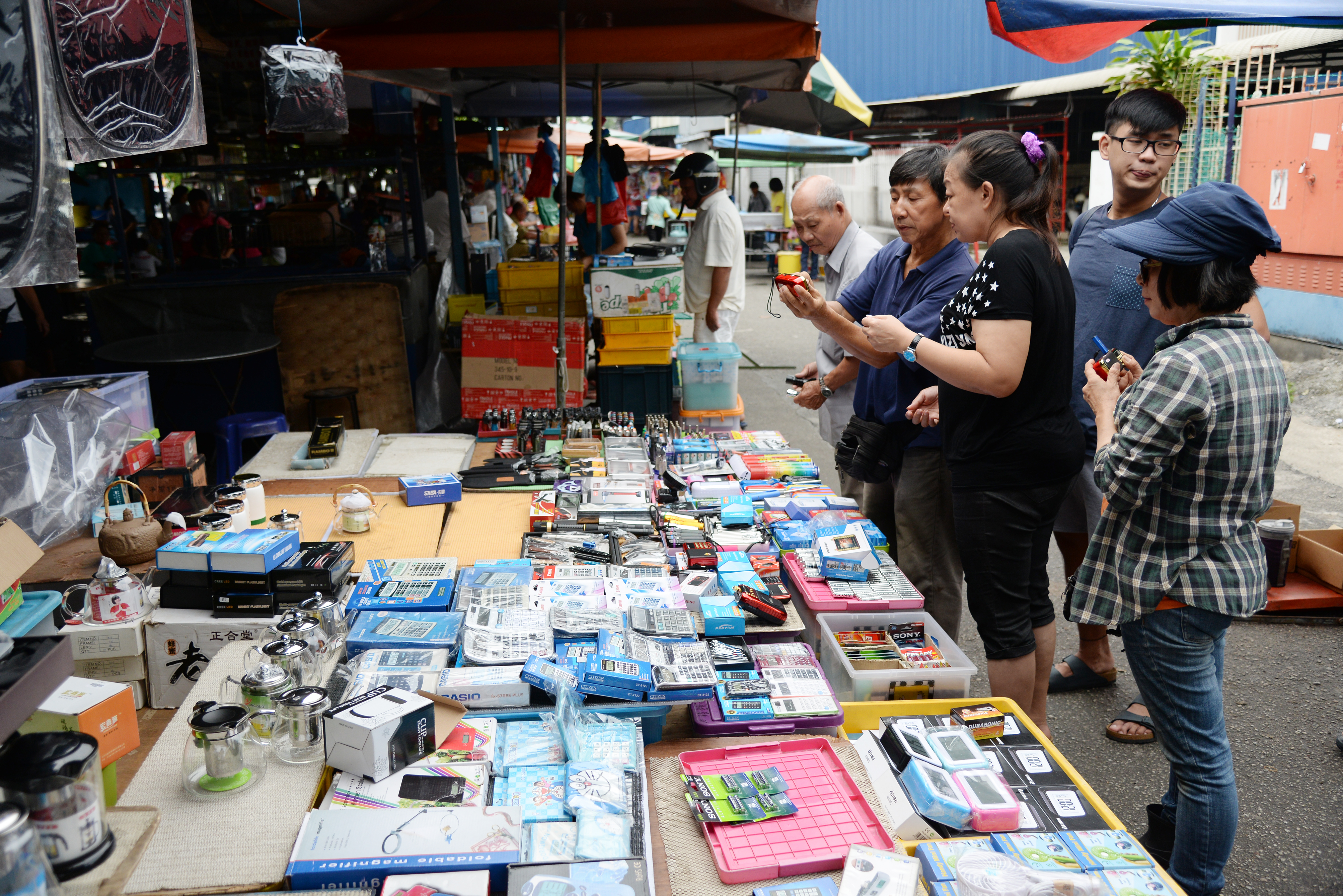 The Apollo Market now has over 400 stalls selling everything from food to household items. — Picture by K.E.Ooi