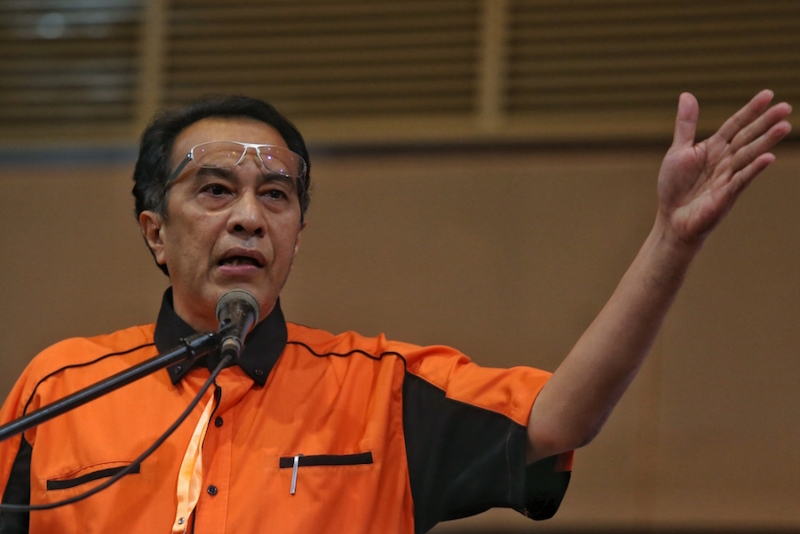 Datuk Husam Musa speaks during the Amanah Convention in Shah Alam December 11, 2016. u00e2u20acu201d Picture by Saw Siow Feng