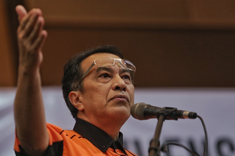 Datuk Husam Musa speaks during the Amanah Convention in Shah Alam December 11, 2016. u00e2u20acu201d Picture by Saw Siow Feng