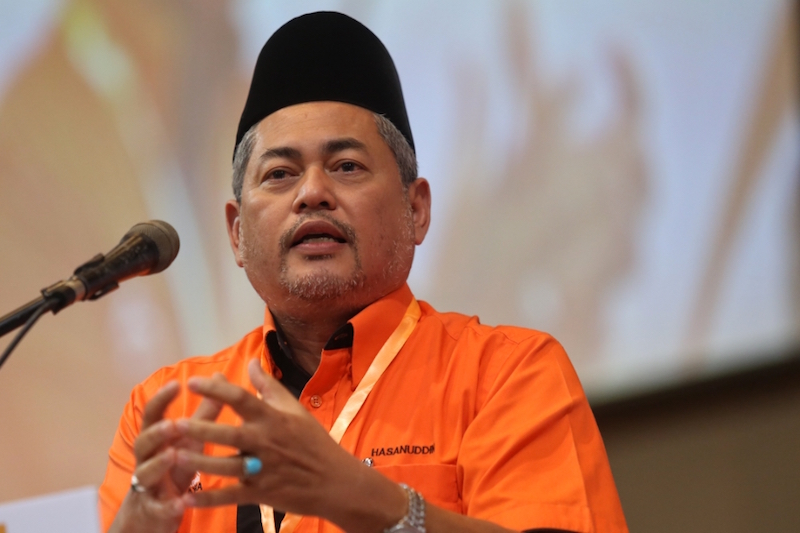 Hasanuddin Mohd Yunus speaks during the Amanah Convention in Shah Alam December 11, 2016. u00e2u20acu201d Picture by Saw Siow Feng