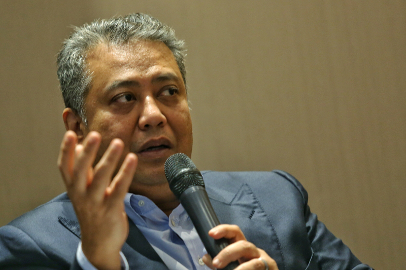 Rehda president Datuk Seri Fateh Iskandar Mohamed Mansor said property developers still need to sell off their units, noting that many of them may not offer lower prices but have already been ‘going the extra mile’ by offering free items such as cabinets and air conditioners. — Picture by Saw Siow Feng