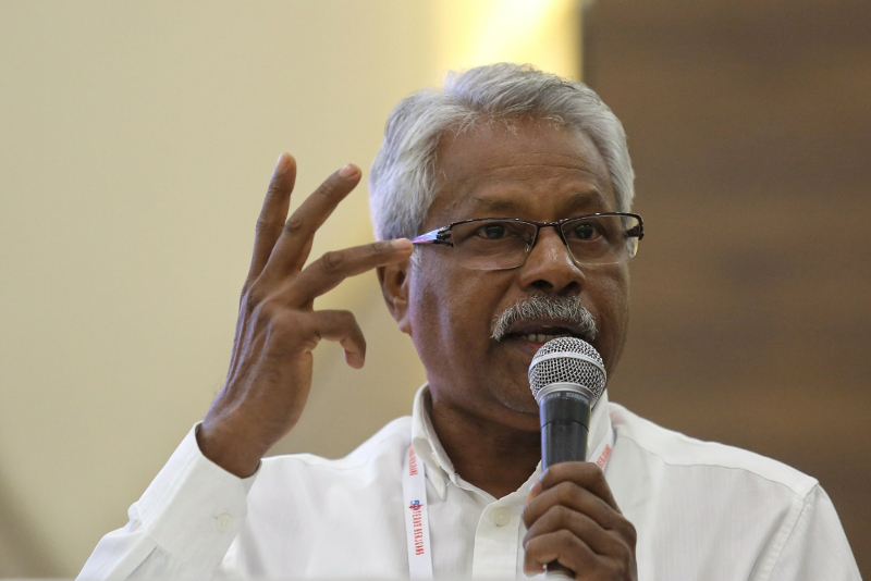 A. Sivanesan speaks at the DAP National Conference 2016 in Shah Alam December 4, 2016. u00e2u20acu201d Picture by Saw Siow Feng