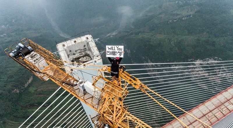 Keow Wee Loong shared images of his unbelievable marriage proposal on his Facebook page. 