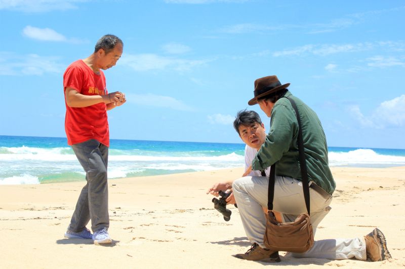 Blaine Gibson, an American lawyer turned self-funded sleuth (right) and relatives of some passengers from a Malaysia Airlines Flight MH370 are seen at the beach at the Sainte Marie island in the Analanjirofo Region of Madagascar, December 7, 2016. u00e2u20acu2022 Reu