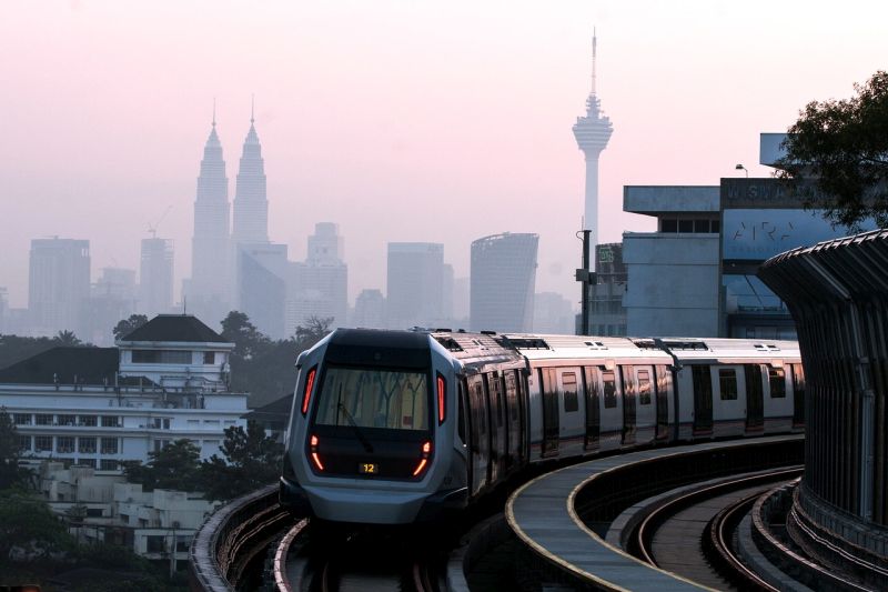 An Mass Rapid Transit (MRT) train makes its way from Sungai Buloh station to the Semantan station at the break of dawn in Kuala Lumpur, Dec 17, 2016. u00e2u20acu201d Bernama pic