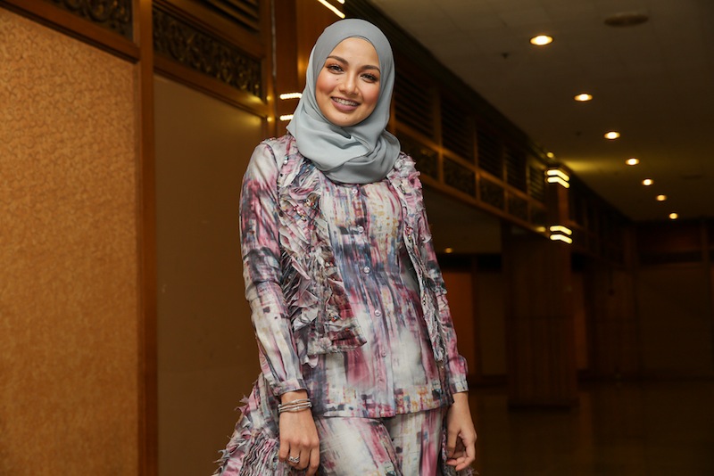Neelofa menang kategori Personaliti Pengacaraan Anugerah Melodi 2016 di PWTC, 10 Disember 2016.u00c2u00a0u00e2u20acu201du00c2u00a0Foto oleh Choo Choy May