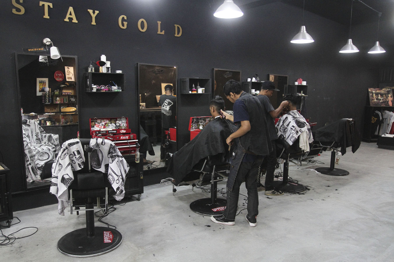 Two barbers paying close attention in what they do best at Slick Barbershop. u00e2u20acu201d Picture by Yusof Mat Isa