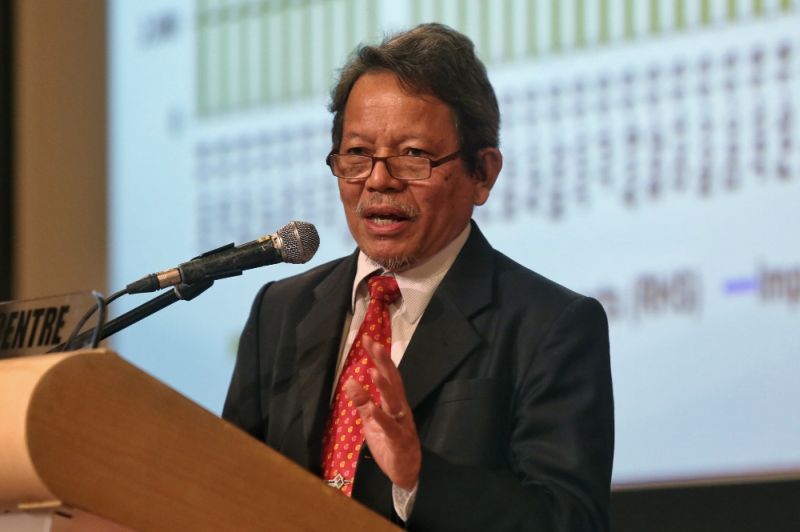 Dr Zakariah Abdul Radhid speaking at the National Economic Outlook Conference 2017-2018 at PWTC in Kuala Lumpur, December 6, 2016. u00e2u20acu2022 Picture by Saw Siow Feng