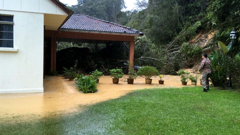 Damages to Tenaga Nasional Berhadu00e2u20acu2122s resort bungalow in Tanah Rata, Cameron Highlands are seen after it was hit by a landslide on December 25, 2016. u00e2u20acu201d Bernama pic