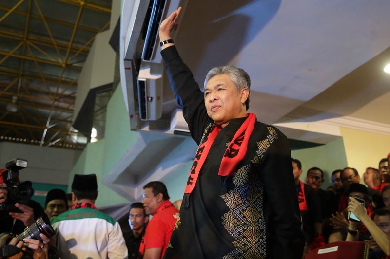 Deputy Prime Minister Datuk Seri Ahmad Zahid Hamidi arrives to attend the 'Solidarity for Rohingya' gathering outside the Titiwangsa Stadium, December 4, 2016. u00e2u20acu201d Picture by Choo Choy May