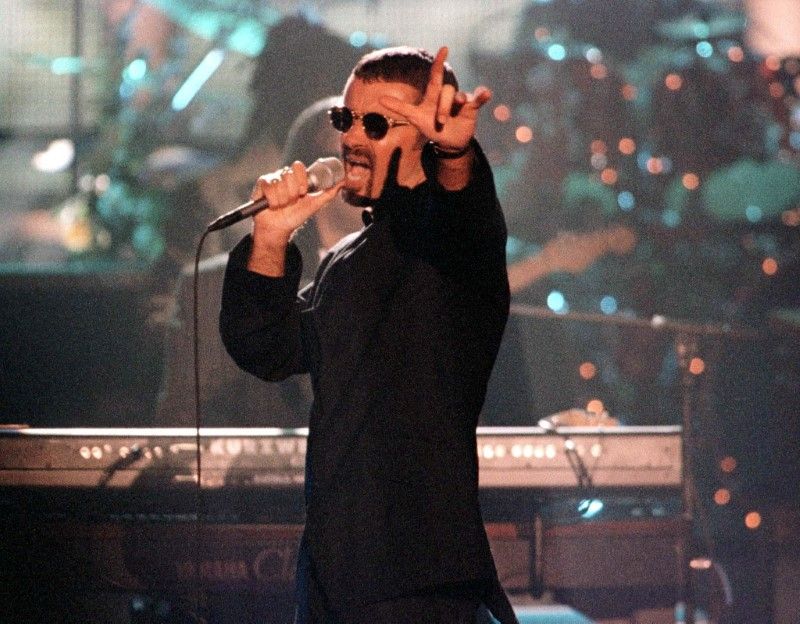 Singer George Michael performs 'Living For The City' during the VH1 Honors Awards concert April 10, 1997 in Los Angeles. u00e2u20acu201d Reuters pic