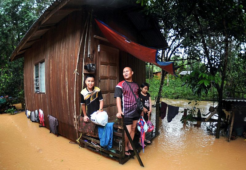 A family waits for assistance to move to a safer area as flood waters continue to rise in Kampung Kuala Ping, Hulu Terengganu, December 31. 2016. u00e2u20acu2022 Bernama pic 
