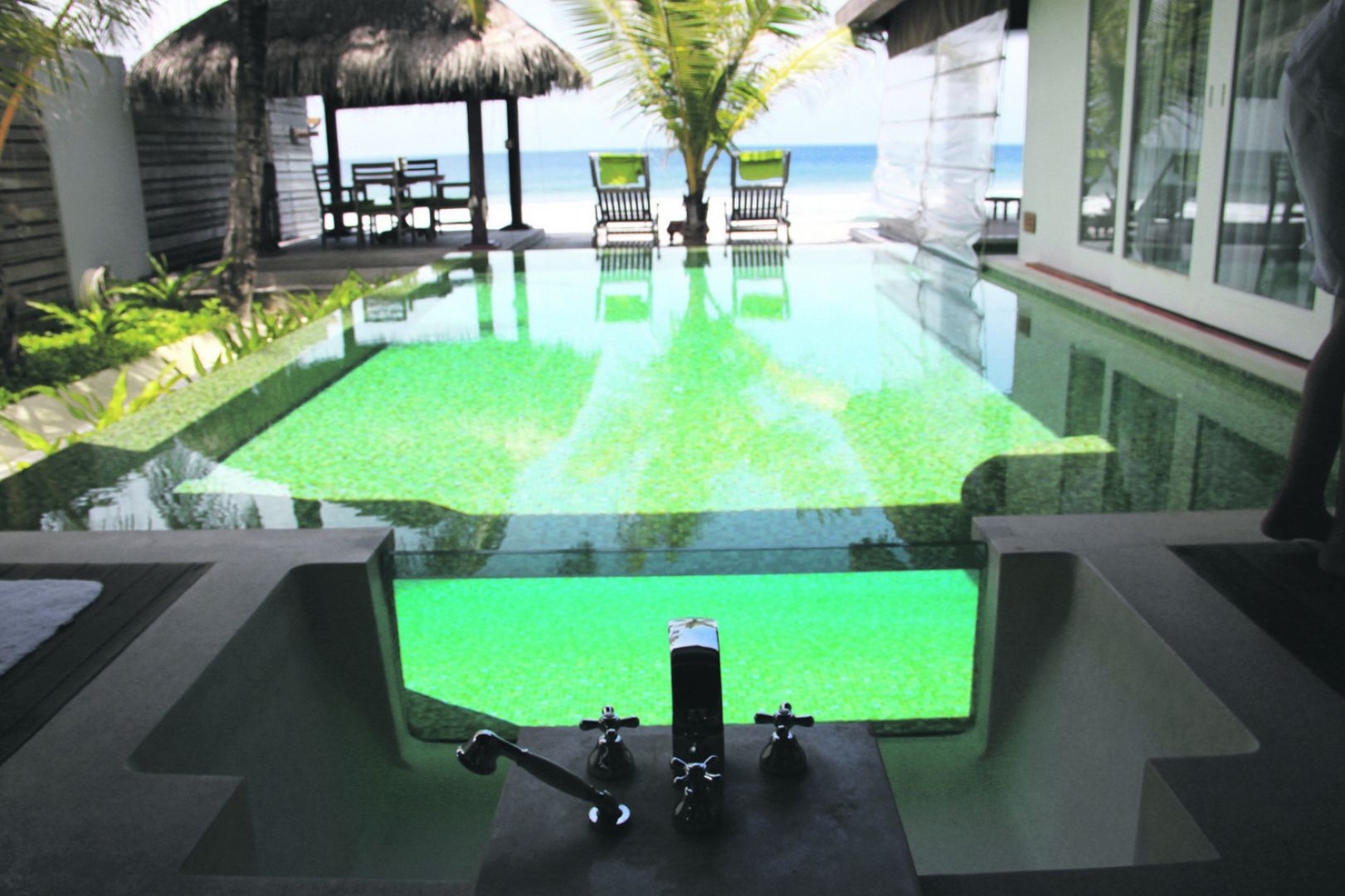 Sit back, relax and never get out of this bathtub ever again at Anantara Naladhu. — TODAY pic