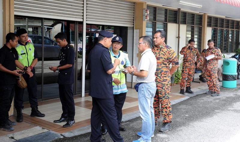 Security forces at  Sultanah Fatimah Specialist Hospital to monitor the situation following the express bus accident that left 14 dead and 16 injured early December 24, 2016. u00e2u20acu201d Bernama pic
