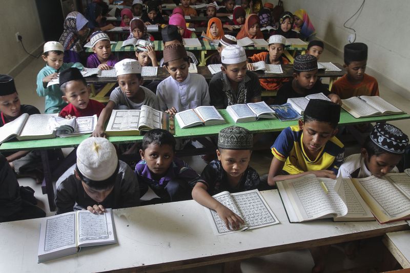 Rohingya kids in their classroom.