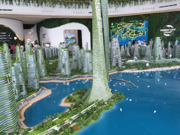 Model projek pembangunan Forest City di Johor Baru yang bakal menelan RM441.6 bilion. u00e2u20acu201d Foto oleh Zurairi AR 