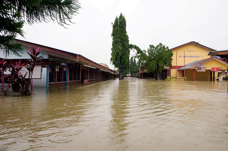Sekolah Menengah Kebangsaan Rantau Panjang 1 was among the schools closed today due to floods in Rantau Panjang January 2, 2017. u00e2u20acu201d Bernama pic