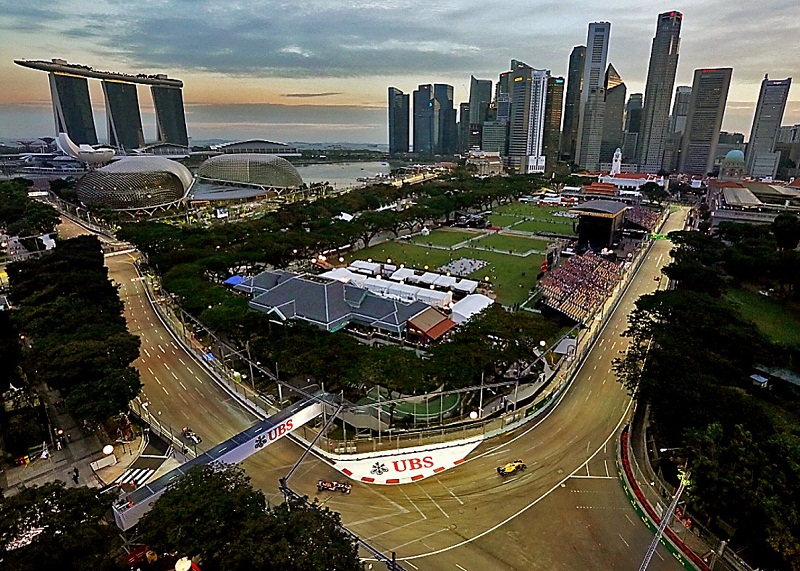 F1 first practice session on Sept 16, 2016, shot from Swissou00ccu201atel The Stamford, Singapore. u00e2u20acu201d TODAY pic