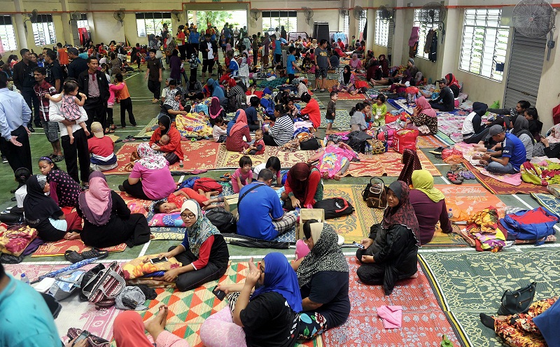 Some of the flood victims are seen at the multipurpose hall in Kota Kecil, Kota Tinggi January 24, 2017. u00e2u20acu201d Bernama pic