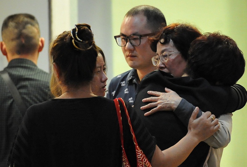 Family members of Chinese nationals on board the catamaran which capsized on the way to Mengalum island console one another at the Queen Elizabeth Hospital in Kota Kinabalu January 30, 2017. u00e2u20acu201d Bernama pic